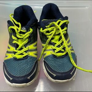 Xersion Pivotal 2 boys running shoes